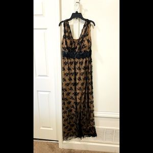 Windsor dress,size 3/4, nude/black